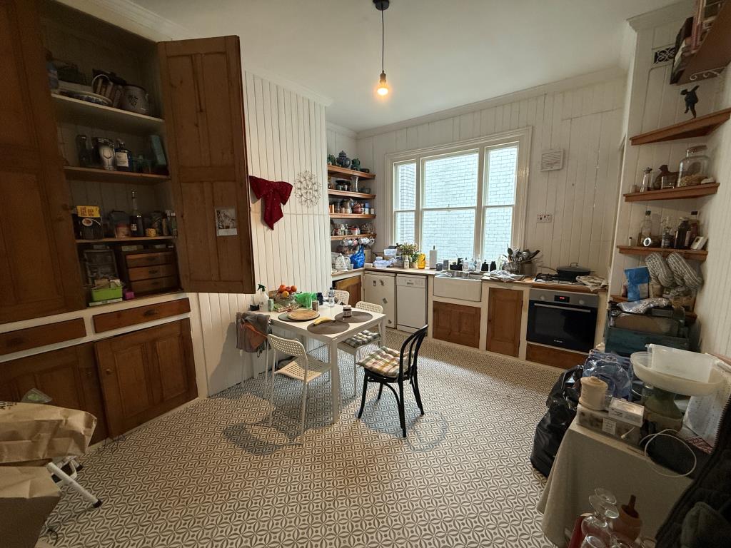 Lot: 52 - MIXED USE PROPERTY IN GOOD LOCATION - Kitchen/dining room